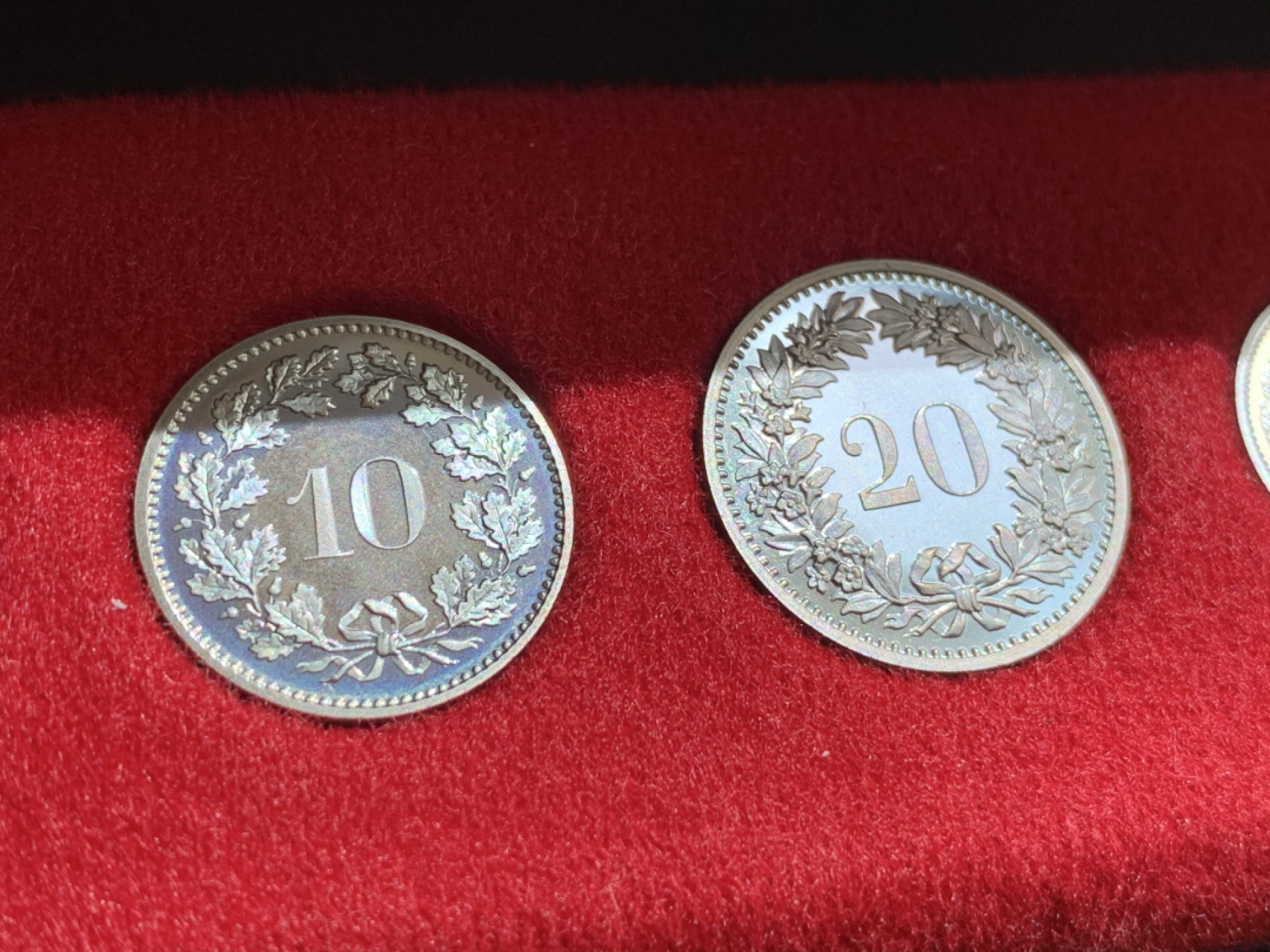 《竞宝斋》第79场-本周日，周一，周四3场拍卖（全场不限金额包邮） 原装 瑞士1975年 早期长盒装 八枚套 精制币 最大面值5法郎 非常少见