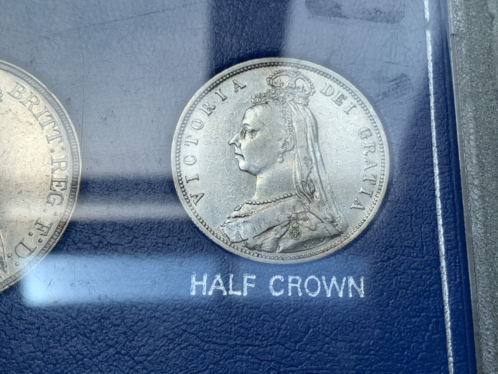 《竞宝斋》第79场-本周日，周一，周四3场拍卖（全场不限金额包邮） 塑料壳装 英国1887年 维多利亚女王马剑 一套7枚 品相都不错 如图