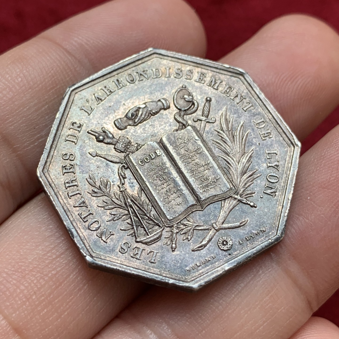 《竞宝斋》第79场-本周日，周一，周四3场拍卖（全场不限金额包邮） 法国 1839年 里昂公证人 JETON银质八角 淡紫色彩