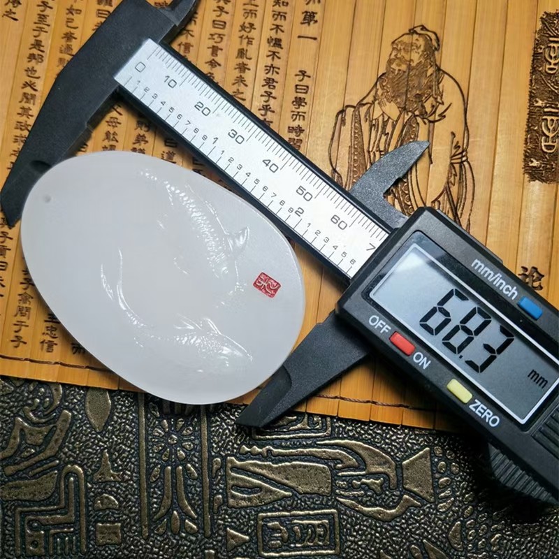 羊脂白白玉年年有鱼牌子吊坠天然正品白玉牌子吊坠