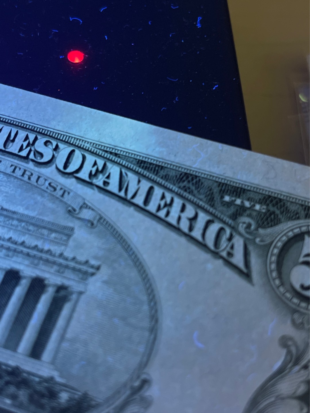 《外钞收藏家》第一百九十二期 1963年红库印5美元 全新无折 边上有少许潮