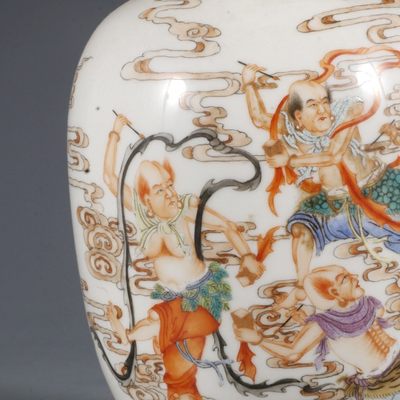 清 粉彩描金人物故事赏瓶尺寸：高19.8cm口径5.6cm 清 粉彩描金人物故事赏瓶尺寸：高19.8cm口径5.6cm