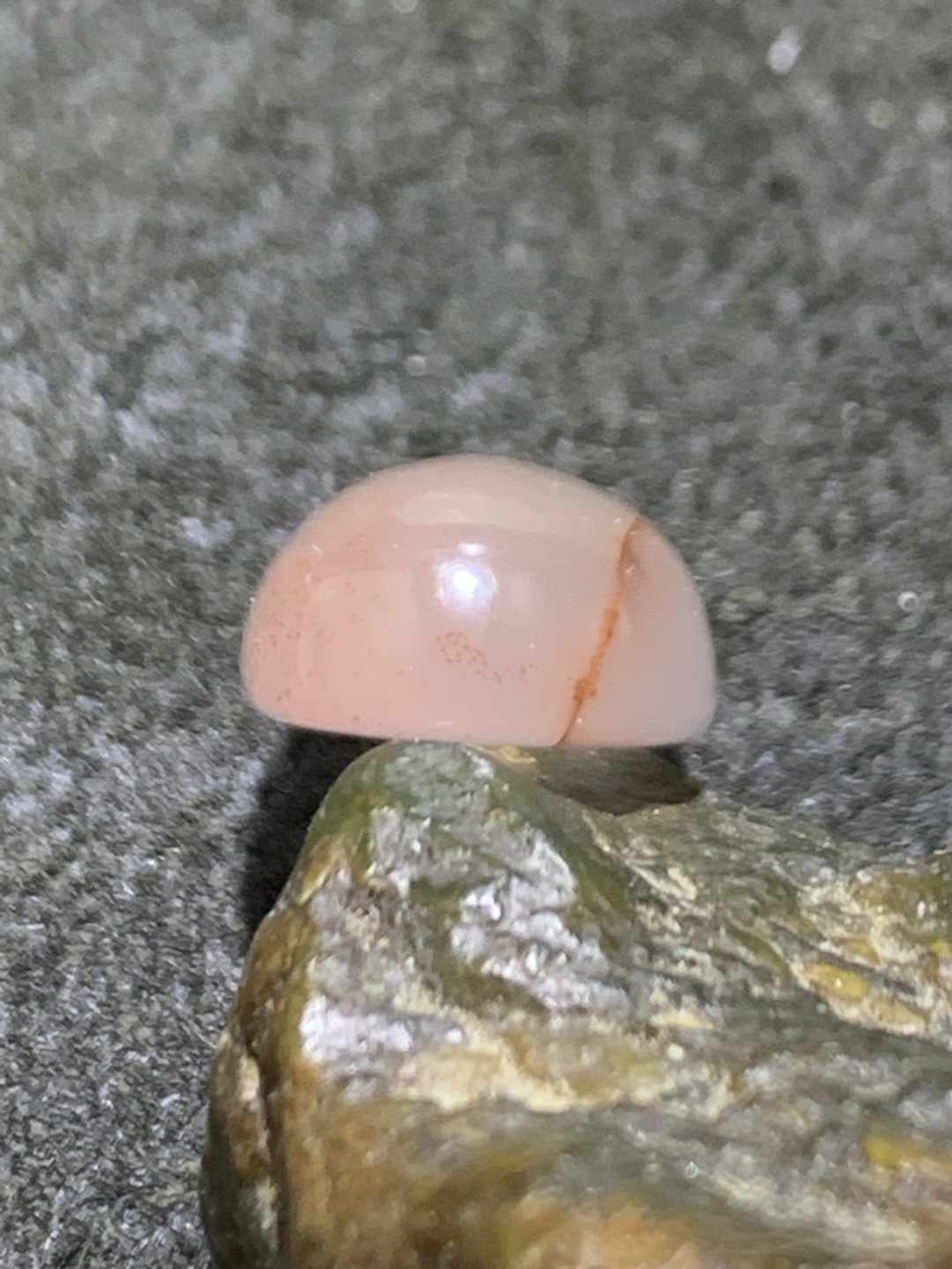 南红玛瑙荔枝冻飘红通货戒面一个，