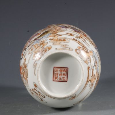 清 粉彩描金人物故事赏瓶尺寸：高19.8cm口径5.6cm 清 粉彩描金人物故事赏瓶尺寸：高19.8cm口径5.6cm