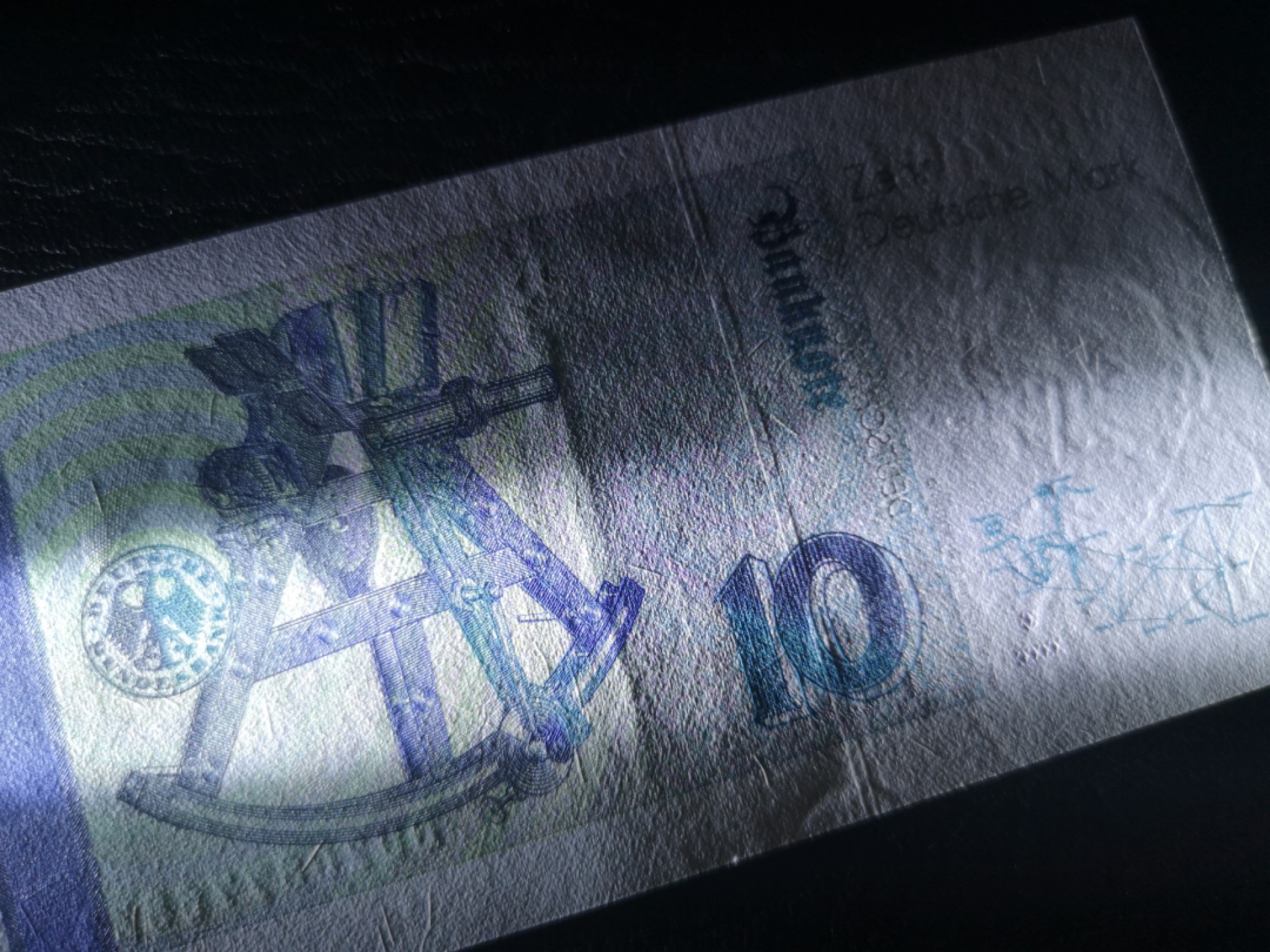 《外钞收藏家》第一百九十二期 德国末版5、10马克 5马克全新 10马克有些瑕疵 如图