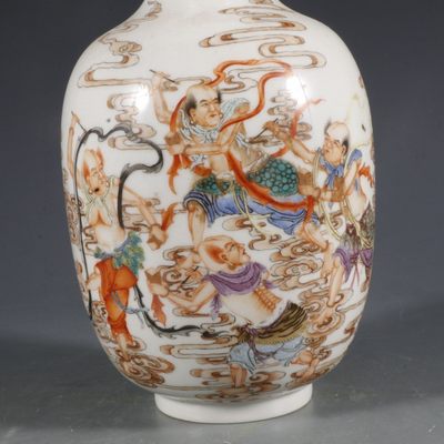 清 粉彩描金人物故事赏瓶尺寸：高19.8cm口径5.6cm 清 粉彩描金人物故事赏瓶尺寸：高19.8cm口径5.6cm