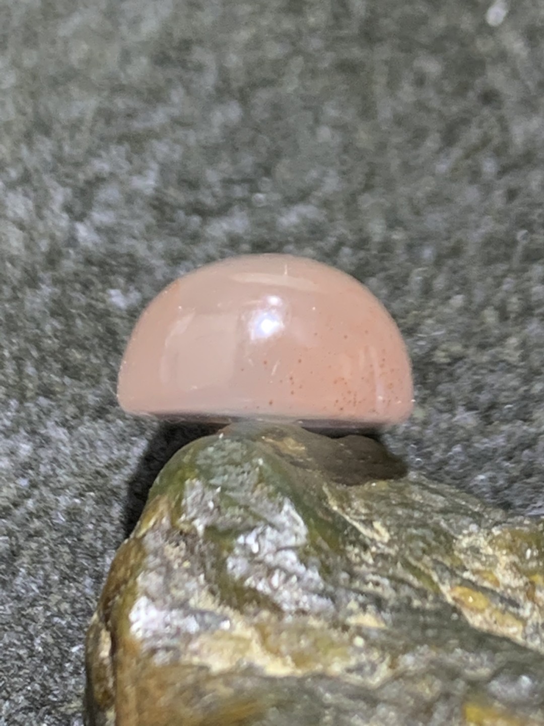 南红玛瑙荔枝冻飘红通货戒面一个，