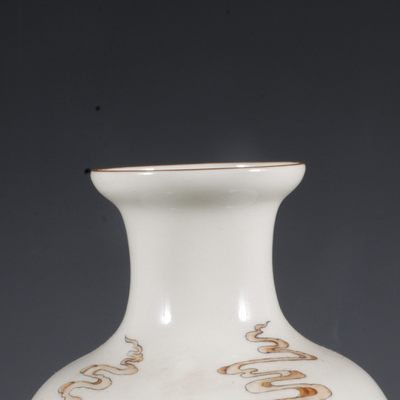 清 粉彩描金人物故事赏瓶尺寸：高19.8cm口径5.6cm 清 粉彩描金人物故事赏瓶尺寸：高19.8cm口径5.6cm