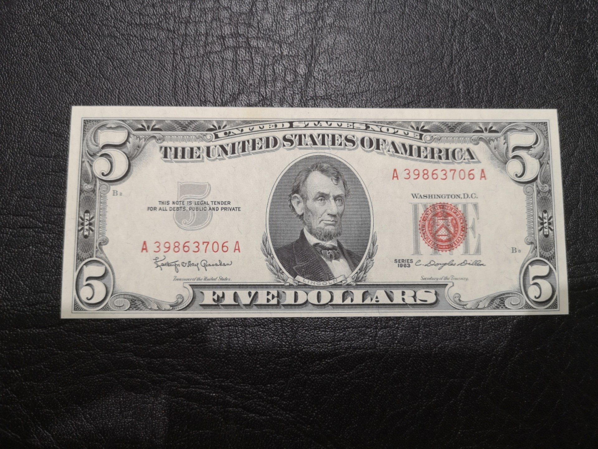 《外钞收藏家》第一百九十二期 1963年红库印5美元 全新无折 边上有少许潮