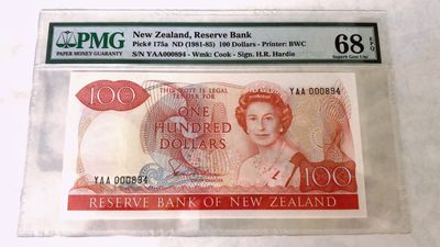 【Blue Auction】✨世界纸币精拍第209期【精】 -  【a版百位小号】新西兰 1981-85年100元 女王纸币 BWC出品 花冠女王 PMG68EPQ 超高分