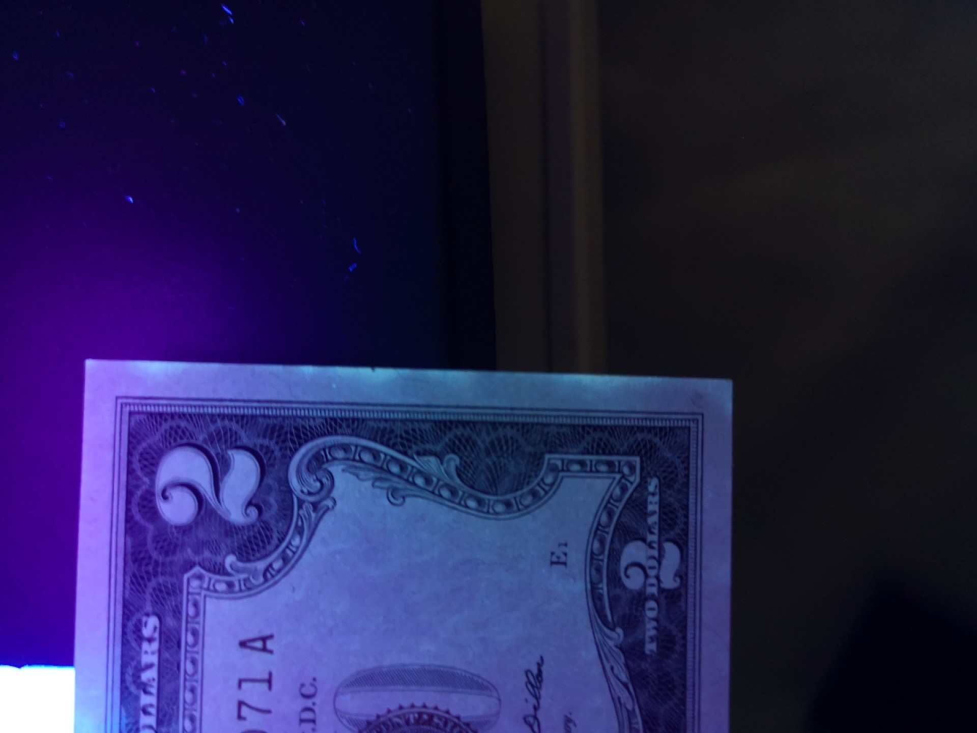 《外钞收藏家》第一百九十二期 1963年红库印2美元 全新无折边上少许潮