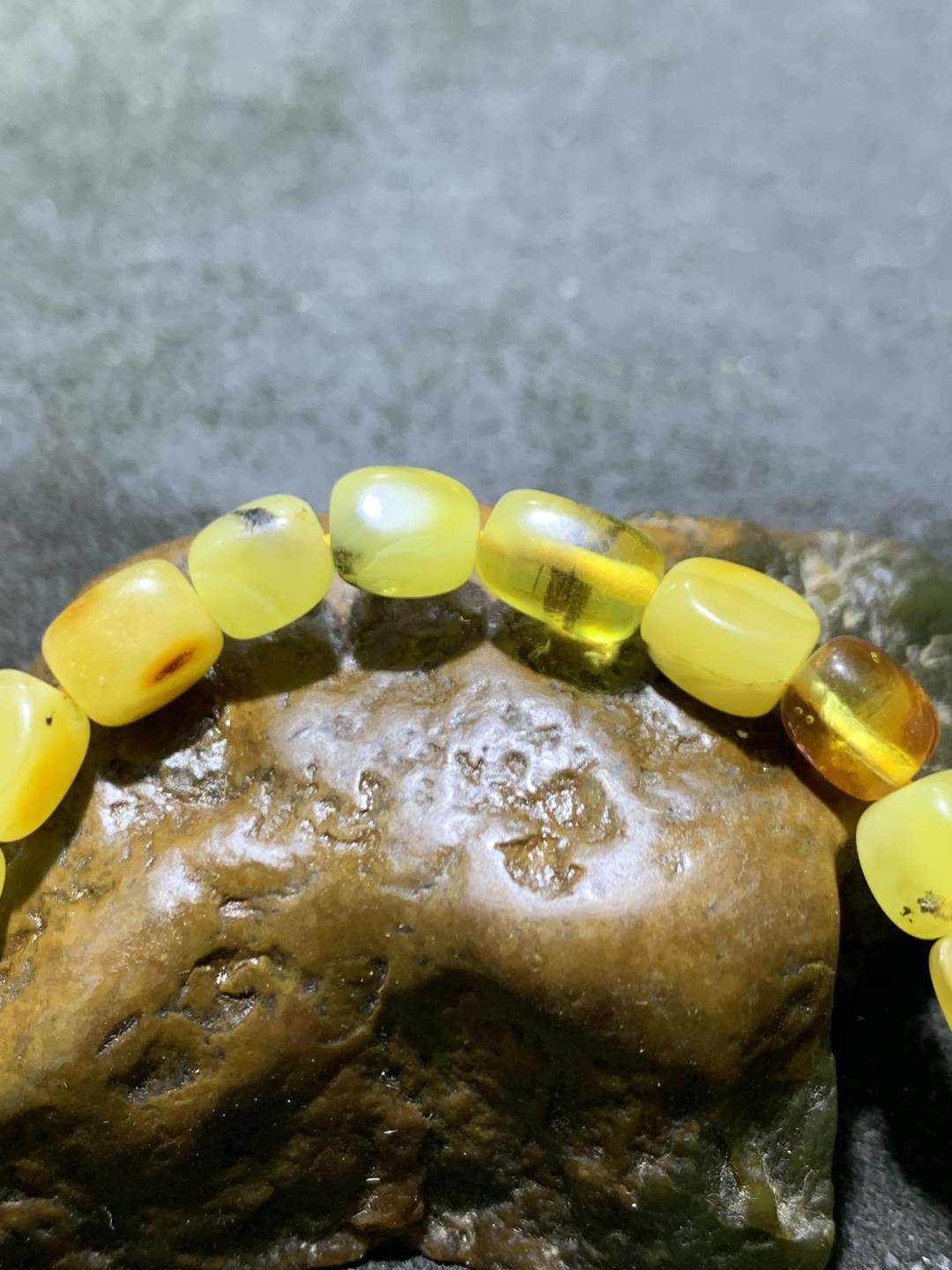 天然乌克兰蜜蜡随形通货手串1条！