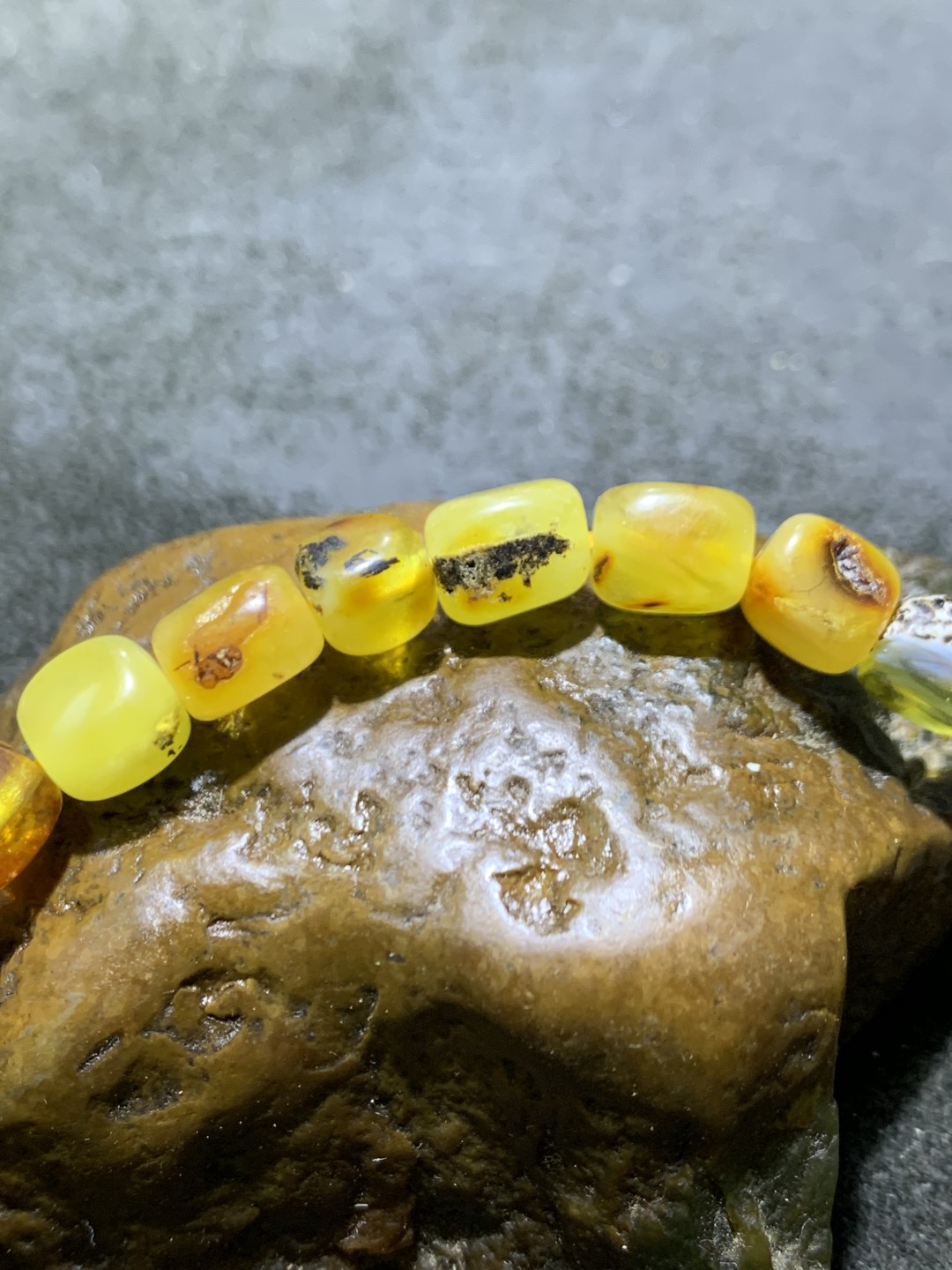 天然乌克兰蜜蜡随形通货手串1条！