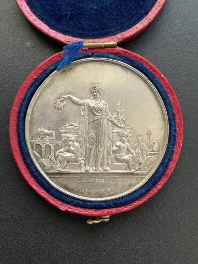 欧洲章牌-首场拍卖 - 1法国国家装饰学院原盒银奖章