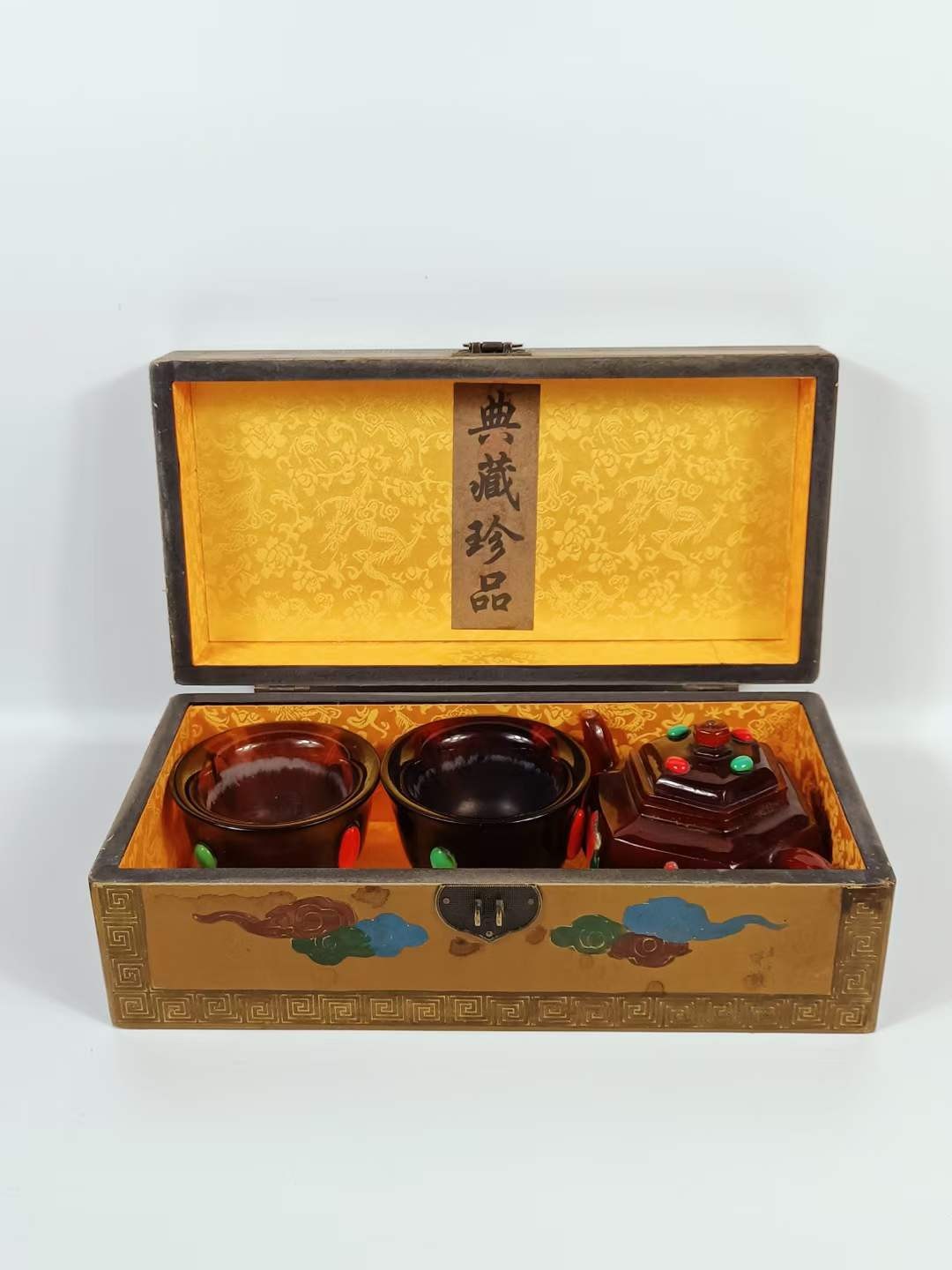 旧藏琥珀茶具，保存完整，做工精细，皮壳老辣，包将浓厚，喜欢的联系