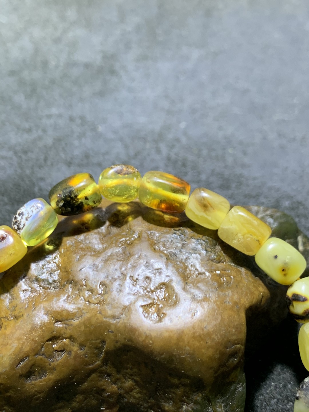 天然乌克兰蜜蜡随形通货手串1条！