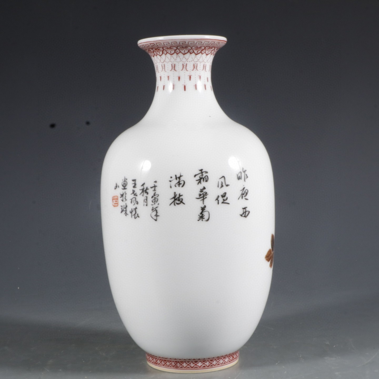 民国粉彩花卉纹赏瓶高尺寸：20.6cm口径5.5cm