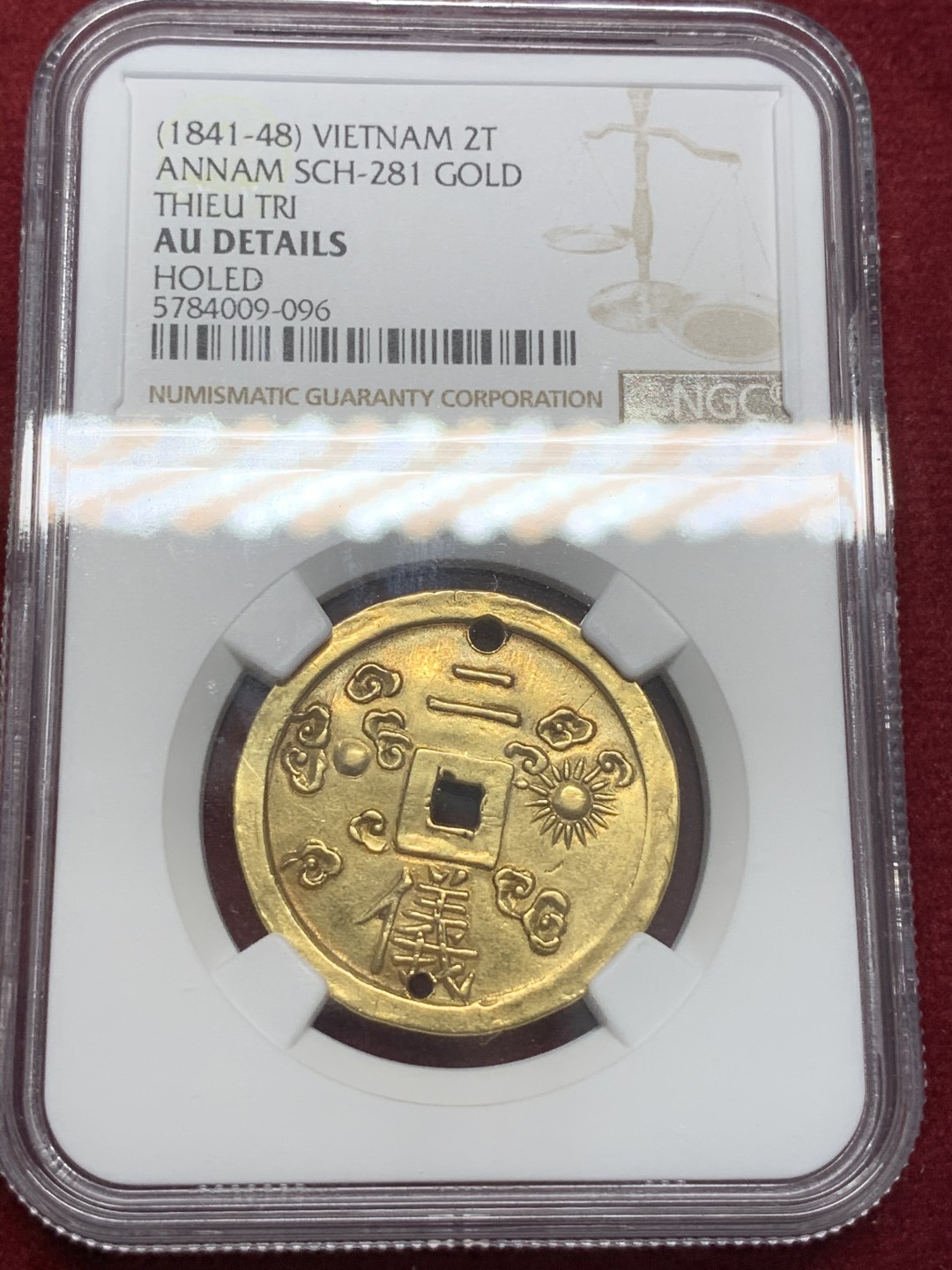 《竞宝斋》第80场-本周日，周一 2场连拍（全场不限金额包邮） NGC-AU 安南绍治1841年日月二仪二钱金币 原宫廷穿孔挂流苏赏赐品入盒，62分去年日本银座含佣金16万人民币