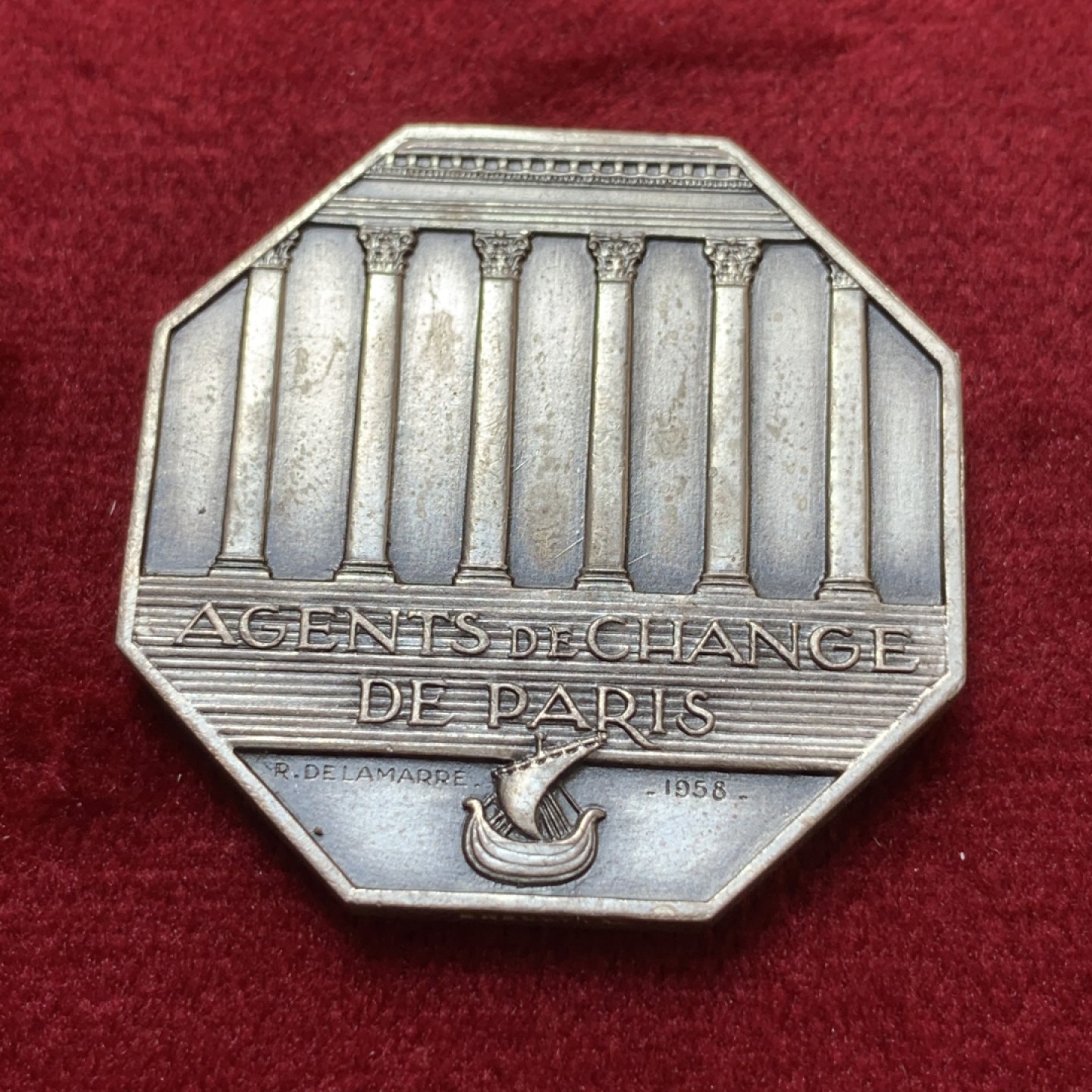 《竞宝斋》第80场-本周日，周一 2场连拍（全场不限金额包邮） 法国1958年巴黎股票经纪人公司八角银章，,19.8克32mm丰饶角AR边铭