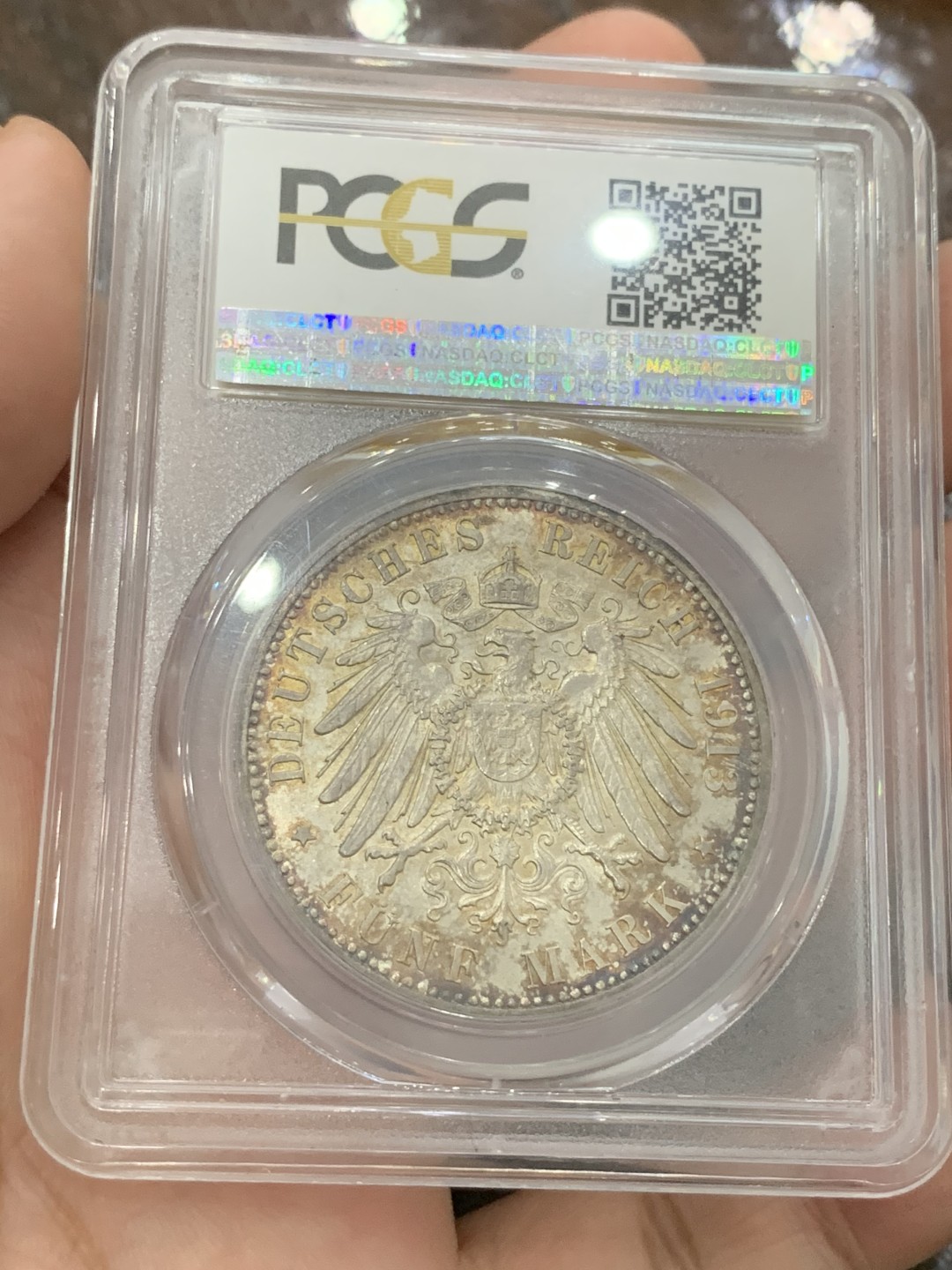 《竞宝斋》第80场-本周日，周一 2场连拍（全场不限金额包邮） PCGS MS62 德国汉堡自由市双狮 1913J 五马克大银币   双狮面带爆浆蓝绿彩 鹰面金色包浆 一币两种风格实属难得 极具观赏性