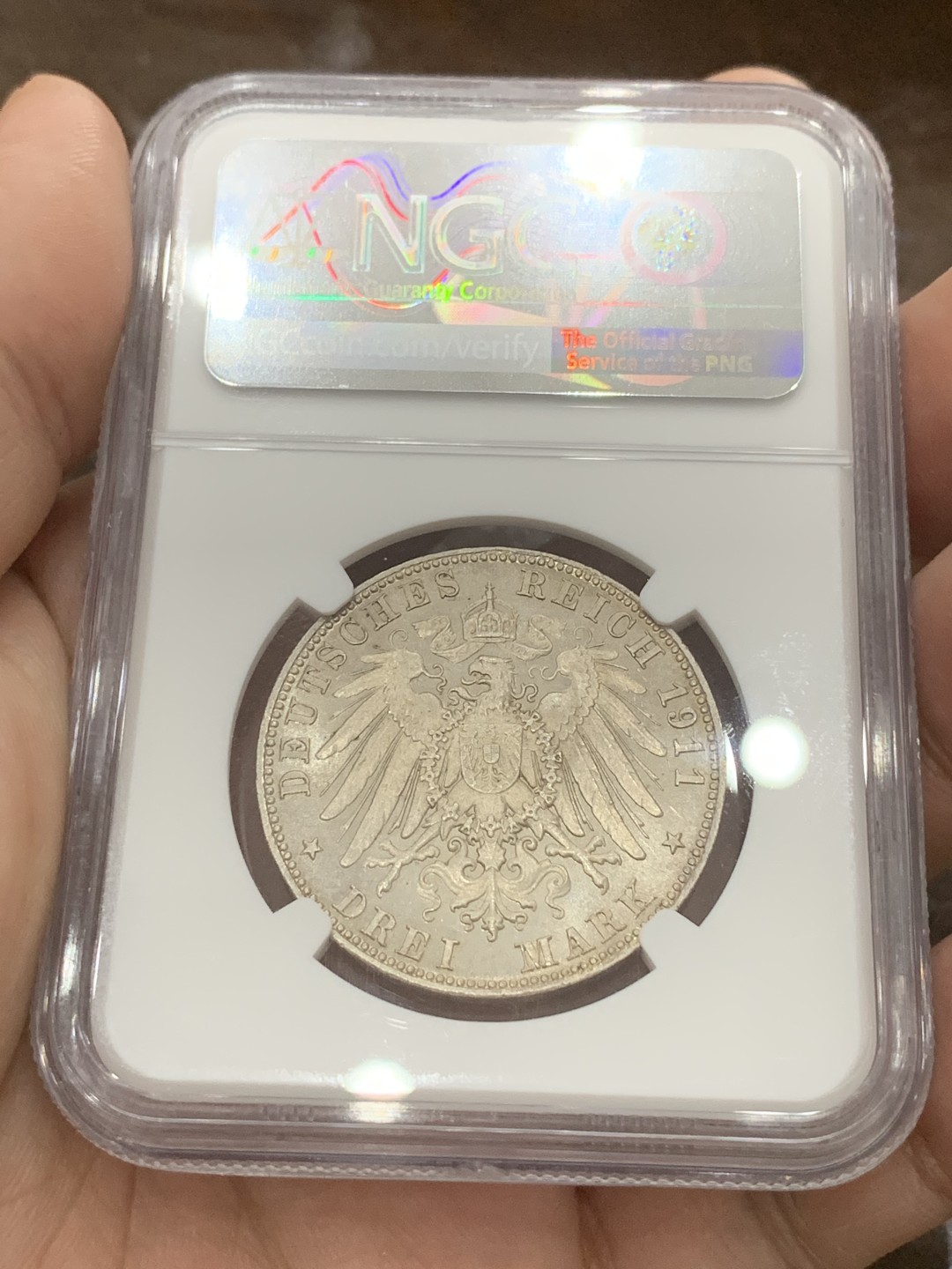 《竞宝斋》第80场-本周日，周一 2场连拍（全场不限金额包邮） NGC-MS64 德国巴伐利亚 1911年 3马克 银币 柳特波德90大寿 淡彩包浆 转光自然