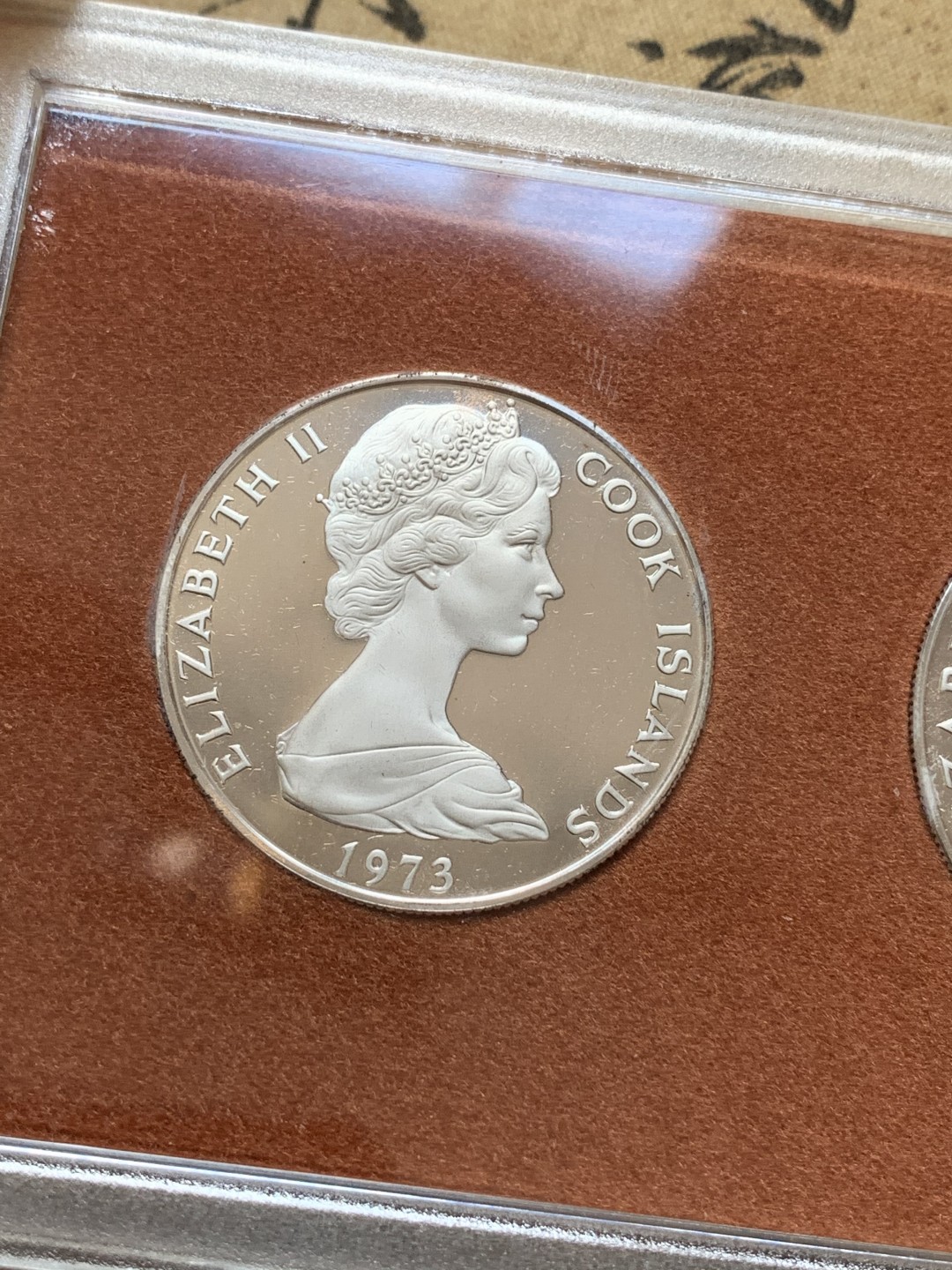 《竞宝斋》第80场-本周日，周一 2场连拍（全场不限金额包邮） 库克群岛 1973年 原盒 精致大银币2枚套
