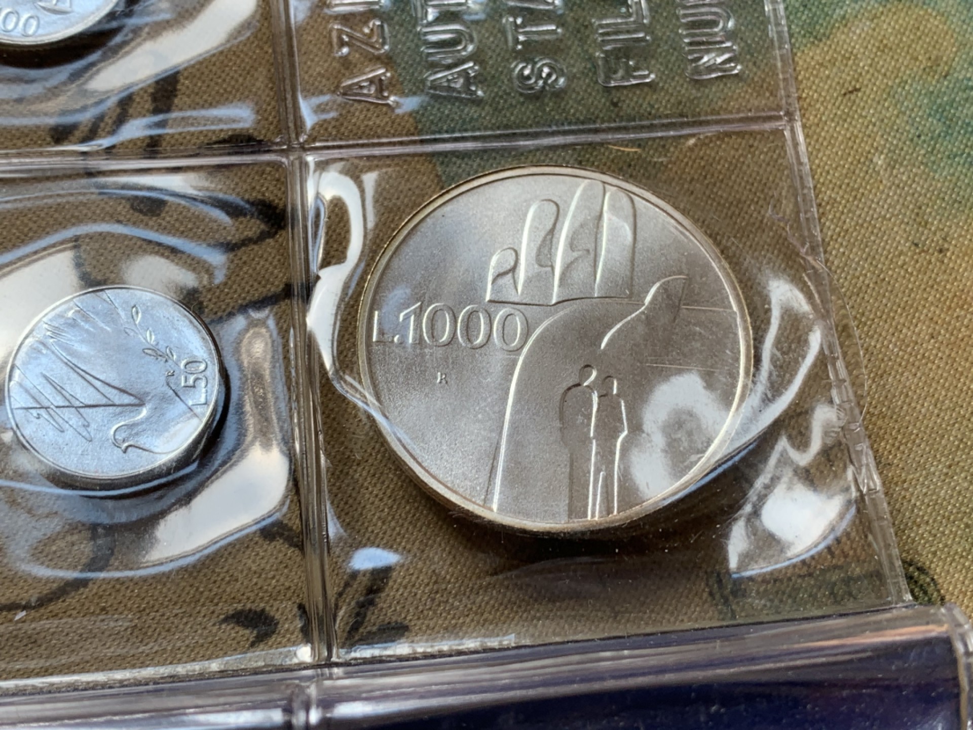 《竞宝斋》第80场-本周日，周一 2场连拍（全场不限金额包邮） 钱包装 圣马力诺 1990年 圣马力诺1990年 十枚装 过去与未来主题 带1000里拉大银币一枚 完美状态