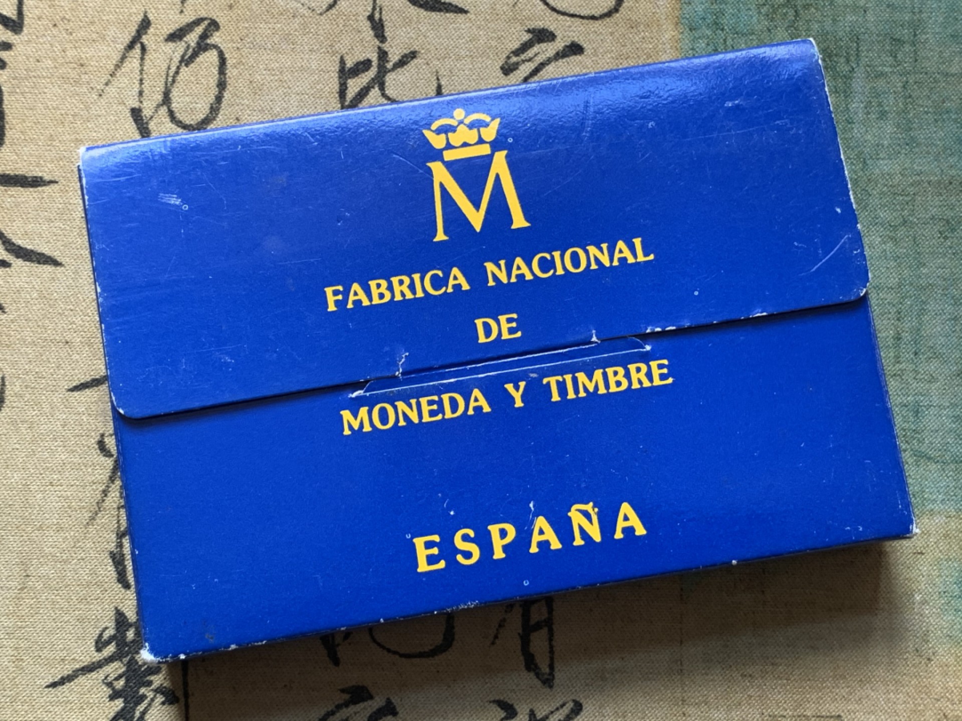 《竞宝斋》第80场-本周日，周一 2场连拍（全场不限金额包邮） 原盒证书 西班牙1989年 骑士5ECU大银币 33.6克 925银 