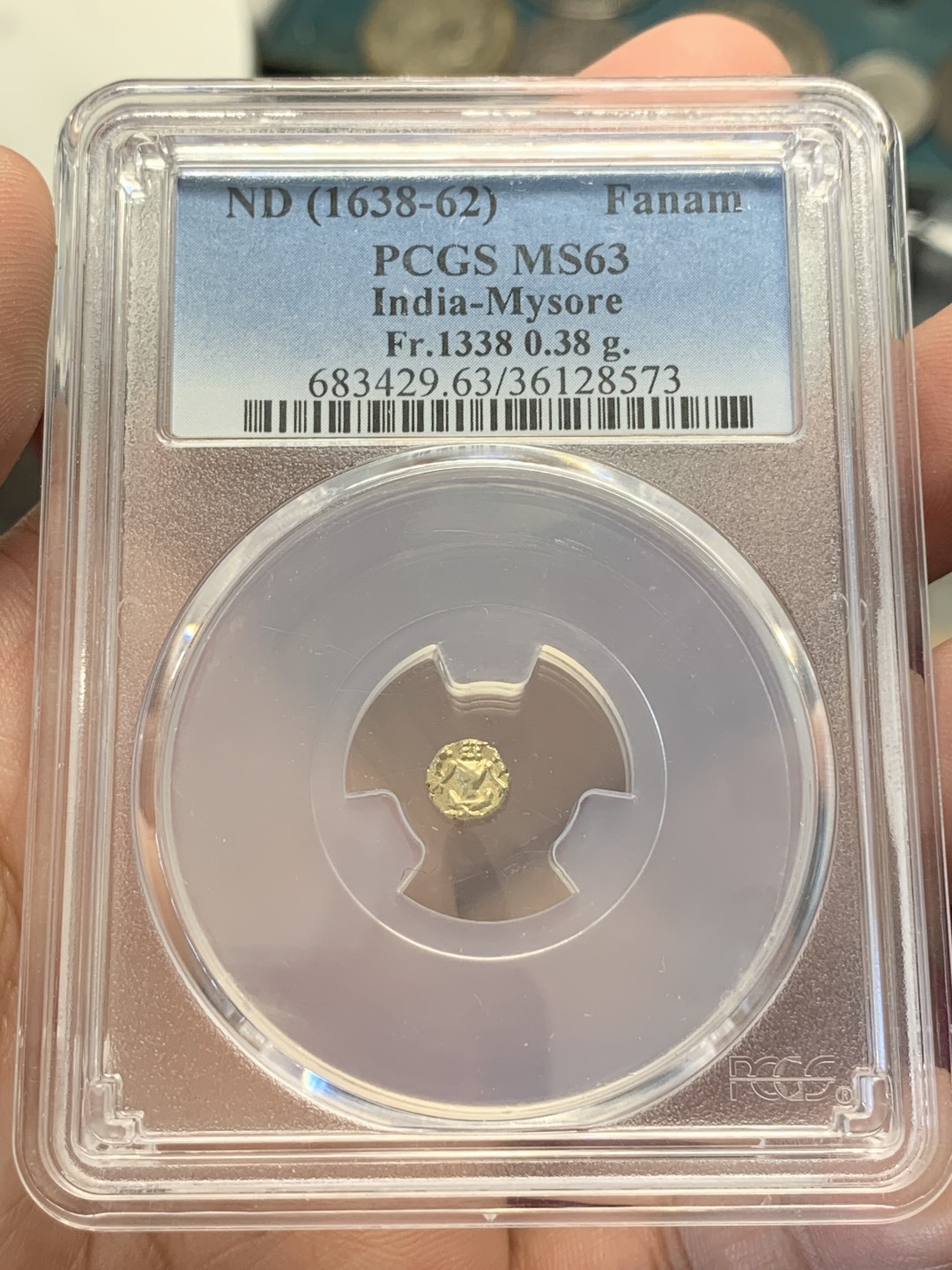 《竞宝斋》第80场-本周日，周一 2场连拍（全场不限金额包邮） PCGS MS63 原光印度1638-1662年间迈索尔1法南金币，正面毗湿奴神像，背面印度文字，盒子背面有小磕