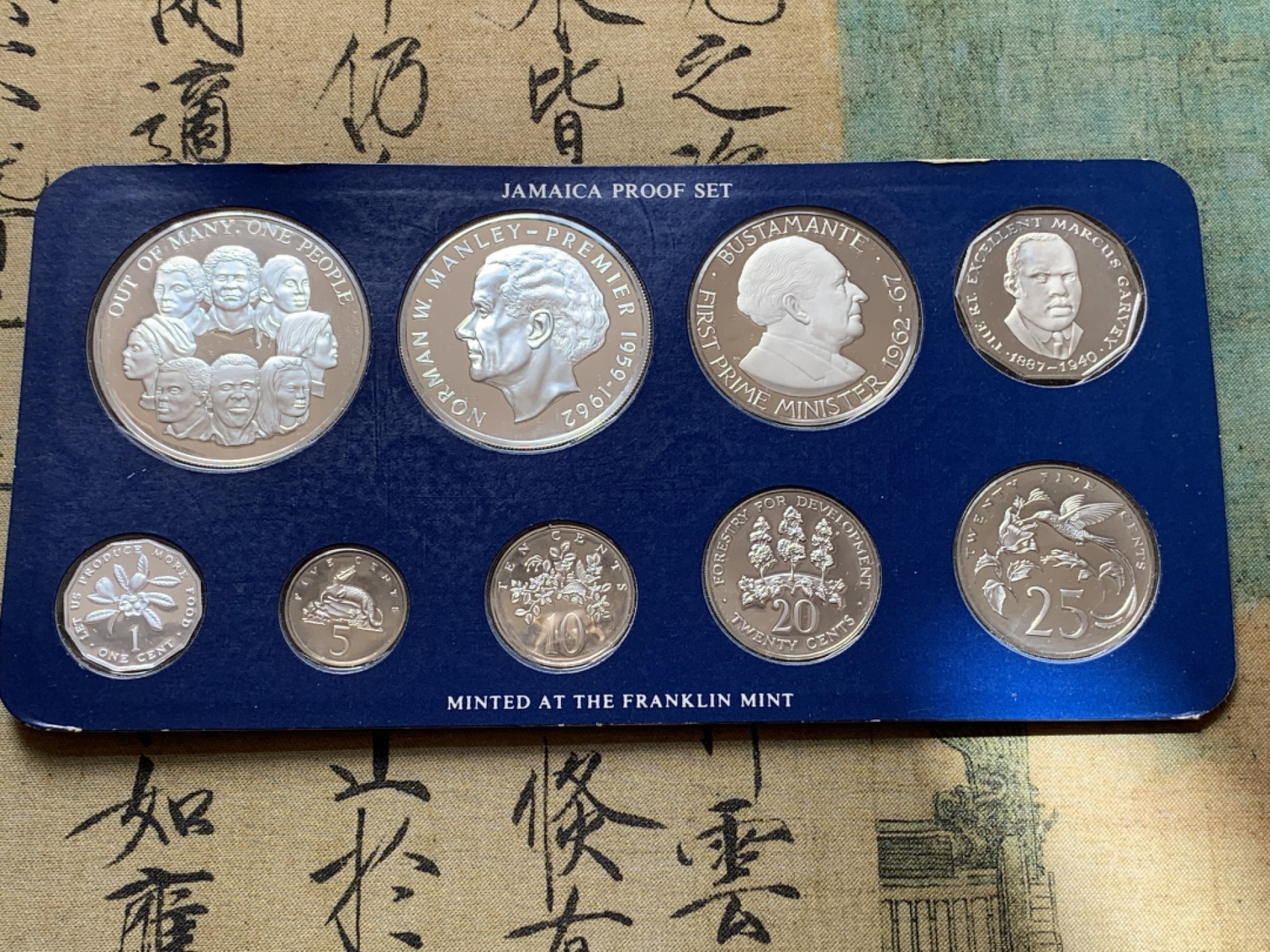 《竞宝斋》第80场-本周日，周一 2场连拍（全场不限金额包邮） 牙买加 1978年 精制套币9枚含2枚大银币925银 总重 42.8+37.6=80.4克 保存的比较好