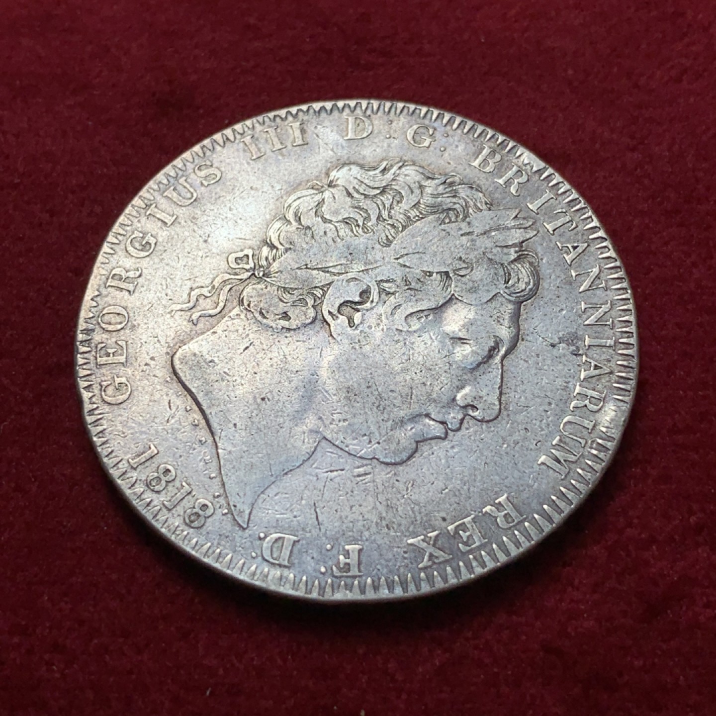 《竞宝斋》第80场-本周日，周一 2场连拍（全场不限金额包邮） 英国乔治三世1818马剑克朗银币，边铭LVⅠII比较少见