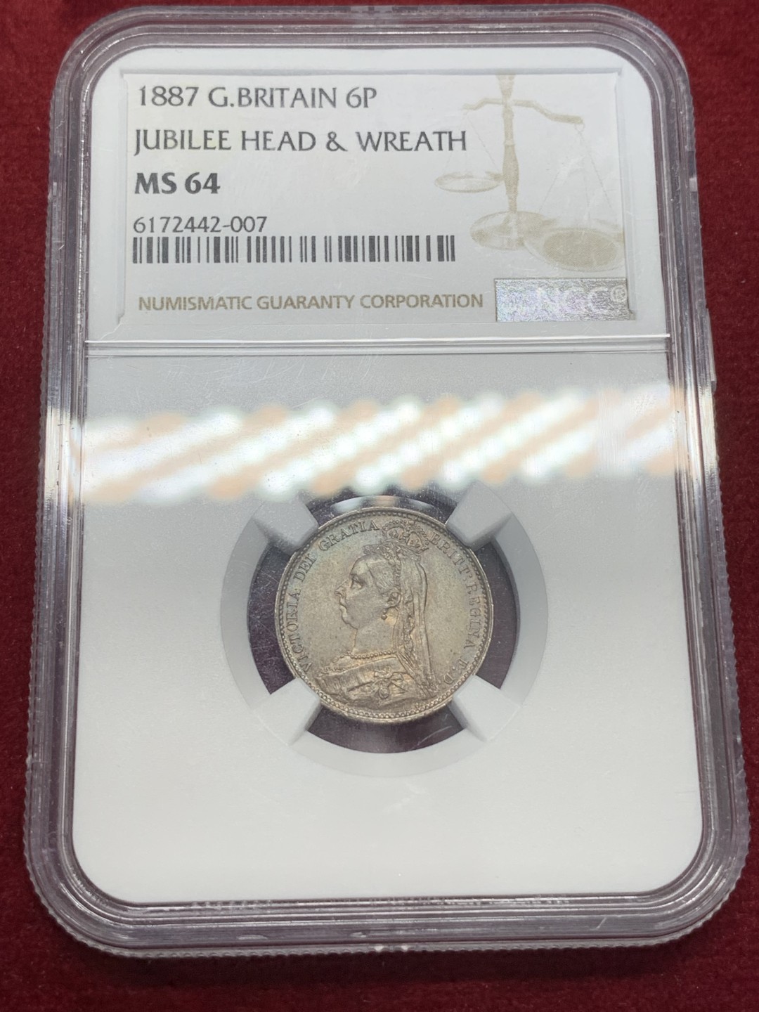 《竞宝斋》第80场-本周日，周一 2场连拍（全场不限金额包邮） NGC-MS64 英国1887年维多利亚高冠六便士银币 WREATH花环版本 比常见的盾徽版本少 双面略带五彩 上手非常好看 适合自藏