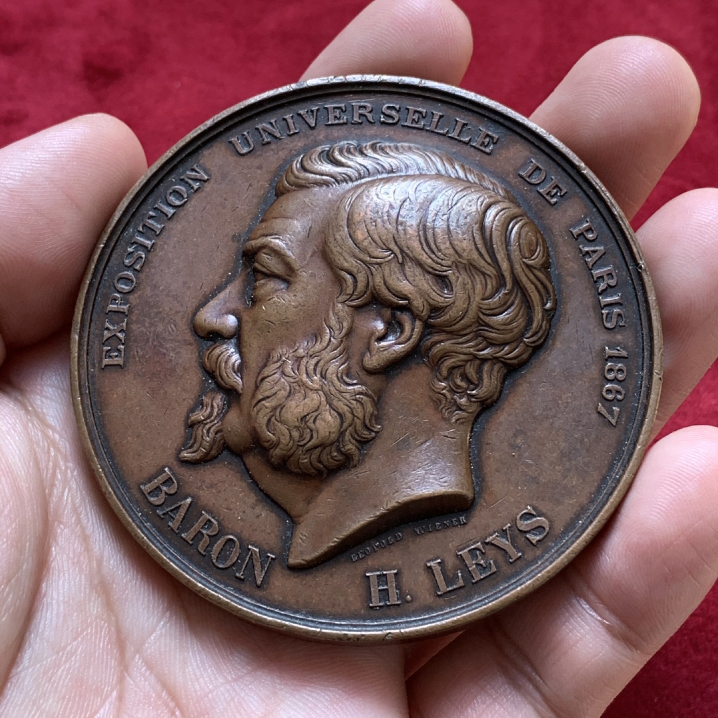 《竞宝斋》第80场-本周日，周一 2场连拍（全场不限金额包邮） 1868年比利时亨利·莱伊斯男爵铜章，直径68mm，重量149g，人相面高浮雕大铜章。