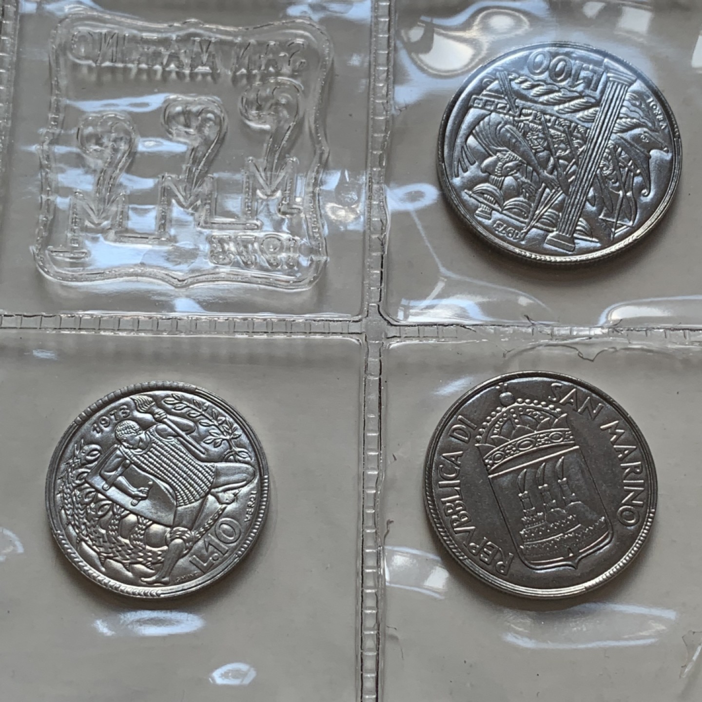 《竞宝斋》第80场-本周日，周一 2场连拍（全场不限金额包邮） 原盒证书 圣马力诺 1973年 八枚封装 带500里拉银币一枚