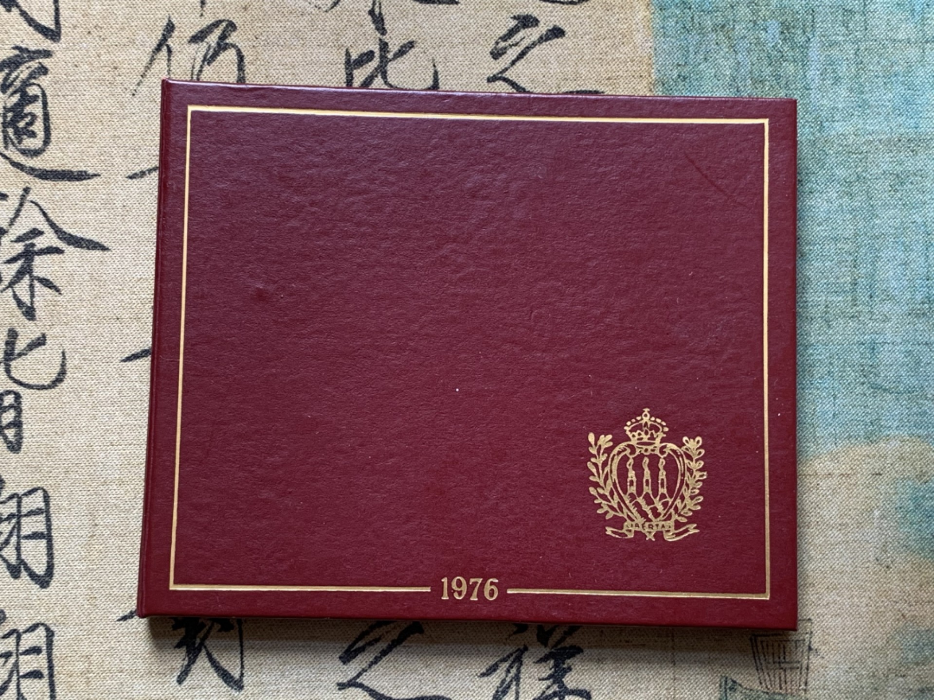 《竞宝斋》第80场-本周日，周一 2场连拍（全场不限金额包邮） 官方卡装 圣马力诺 1976年 纪念农业 500里拉银币 五彩包浆