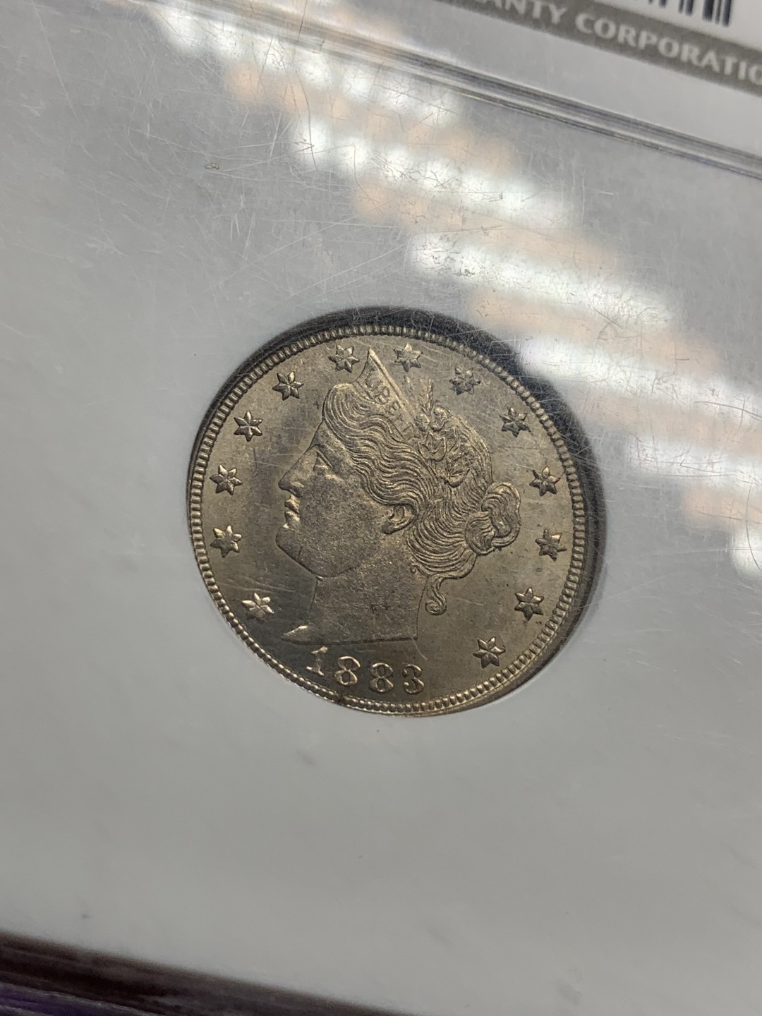 《竞宝斋》第80场-本周日，周一 2场连拍（全场不限金额包邮） NGC-MS63 美国1883 老版5分 无CENTS版本 女神头像发丝和树叶纹路清晰可见 底板略微带彩 镍币带彩不容易