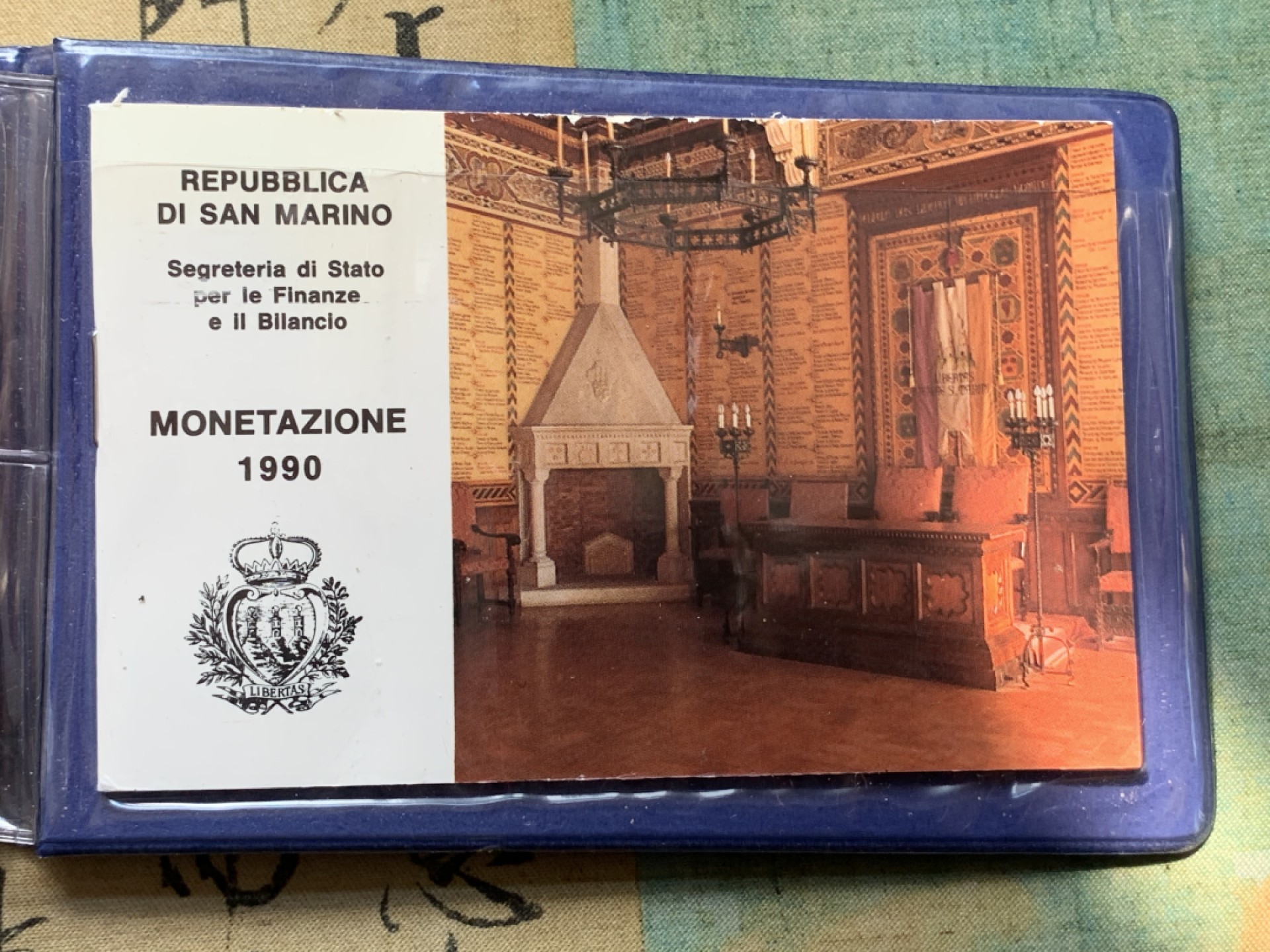 《竞宝斋》第80场-本周日，周一 2场连拍（全场不限金额包邮） 钱包装 圣马力诺 1990年 圣马力诺1990年 十枚装 过去与未来主题 带1000里拉大银币一枚 完美状态