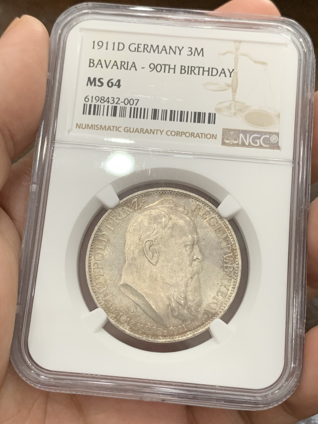 《竞宝斋》第80场-本周日，周一 2场连拍（全场不限金额包邮） NGC-MS64 德国巴伐利亚 1911年 3马克 银币 柳特波德90大寿 淡彩包浆 转光自然