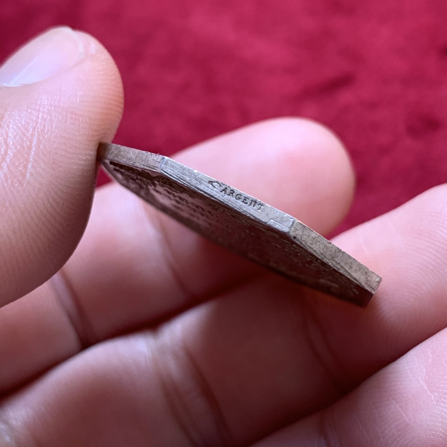 《竞宝斋》第80场-本周日，周一 2场连拍（全场不限金额包邮） 法国公平女神八角银章，10.8克30mm手指AR边铭