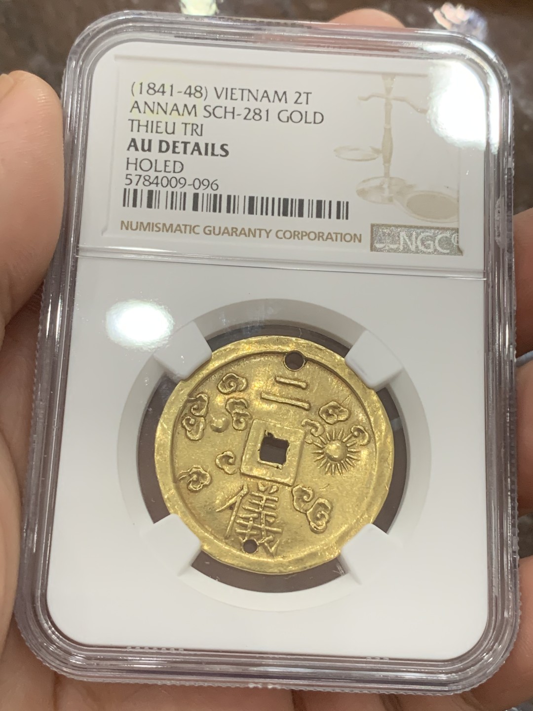 《竞宝斋》第80场-本周日，周一 2场连拍（全场不限金额包邮） NGC-AU 安南绍治1841年日月二仪二钱金币 原宫廷穿孔挂流苏赏赐品入盒，62分去年日本银座含佣金16万人民币
