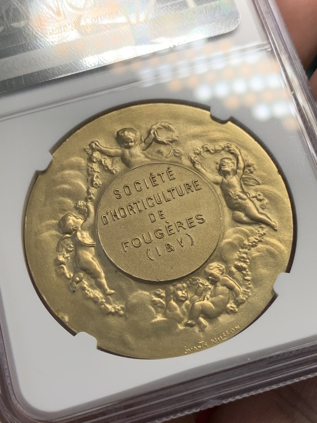 《竞宝斋》第80场-本周日，周一 2场连拍（全场不限金额包邮） NGC MS64 法国镀金银章 尼尔森园艺协会银章 丰饶角argent银标 实际铸造日期1880年左右 园丁在玫瑰花田劳作 小天使非常可爱