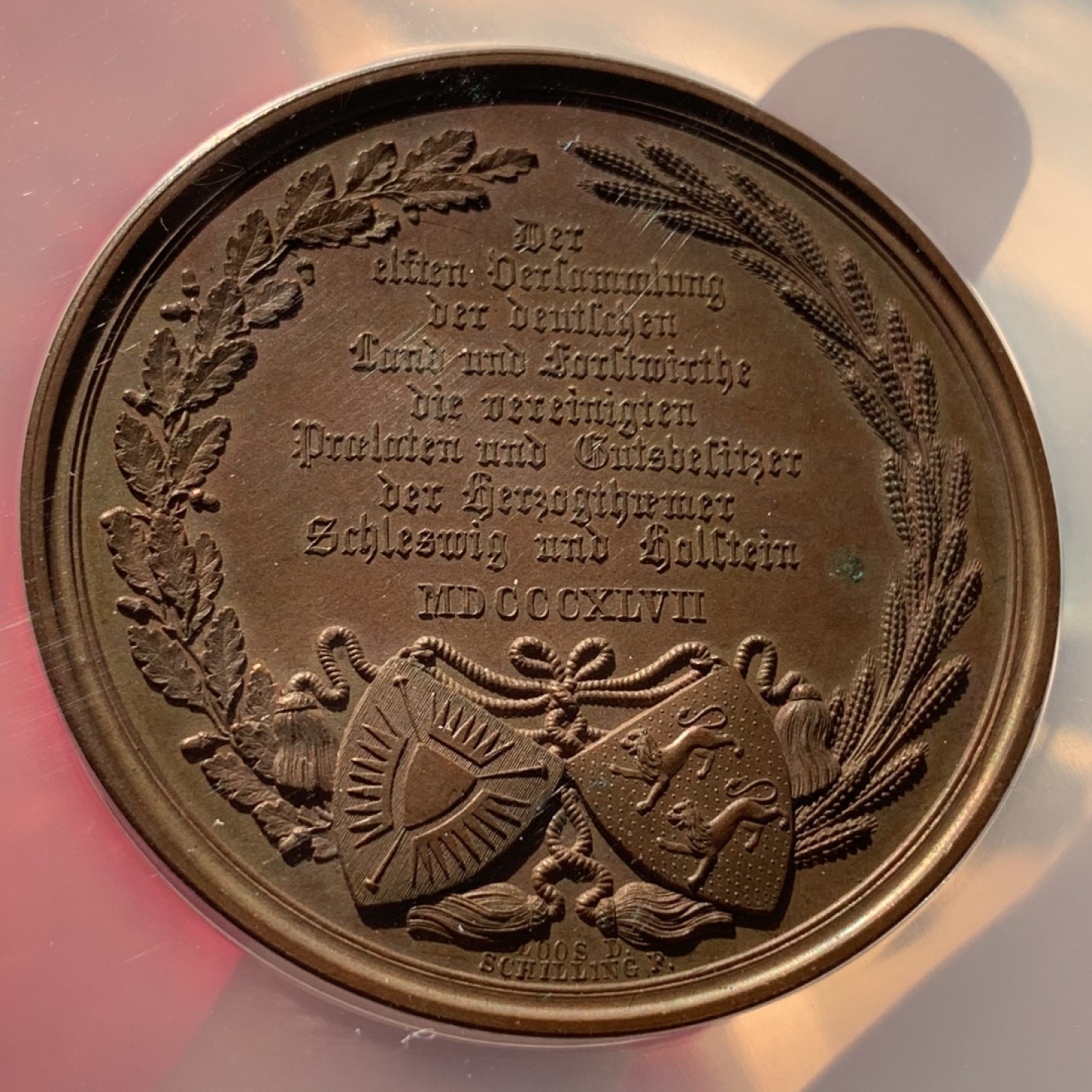 《竞宝斋》第80场-本周日，周一 2场连拍（全场不限金额包邮） 德国1847年NGC MS63BN石勒苏益格-荷尔斯泰因五彩大铜章，铜章出五彩非常不容易 大规格  大盒封装