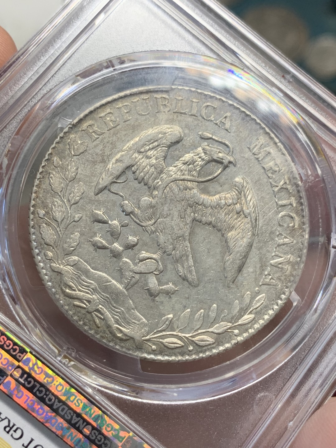 《竞宝斋》第80场-本周日，周一 2场连拍（全场不限金额包邮） PCGS AUD墨西哥 1893年 MO AM 鹰洋 淡彩包浆 状态很不错。