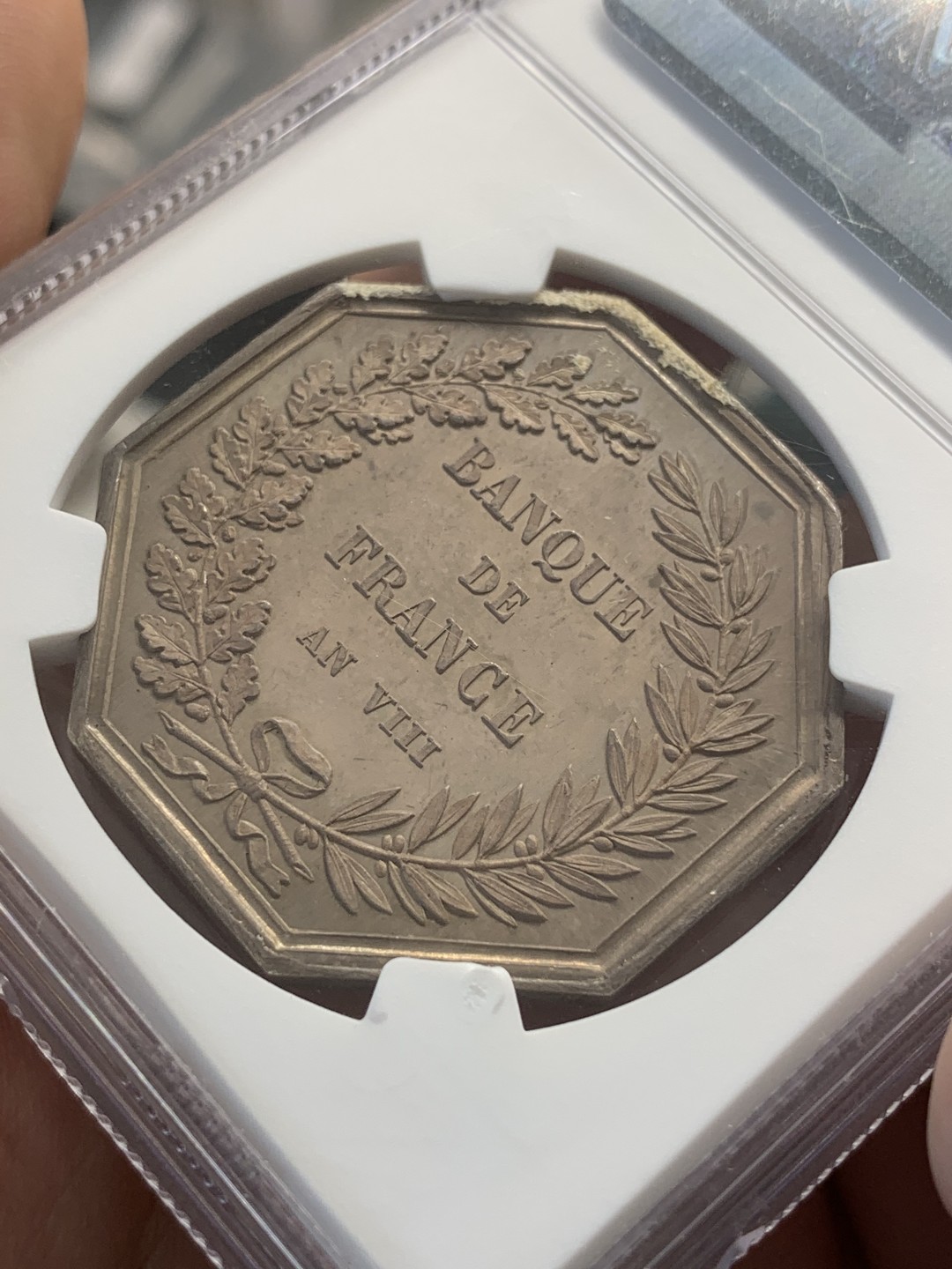 《竞宝斋》第80场-本周日，周一 2场连拍（全场不限金额包邮） NGC MS63 1850年左右 法兰西银行八角银章 拿皇的国库 早期蜜蜂银标 镜面五彩包浆 高分不易 顶级品相 大型女神八角