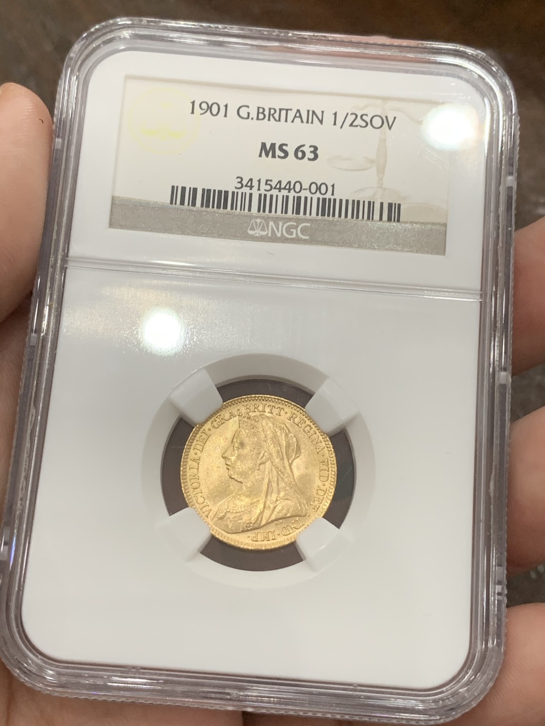 《竞宝斋》第80场-本周日，周一 2场连拍（全场不限金额包邮） NGC MS63 原光英国1901年维多利亚披纱版1/2索维林马剑金币女王最后年份