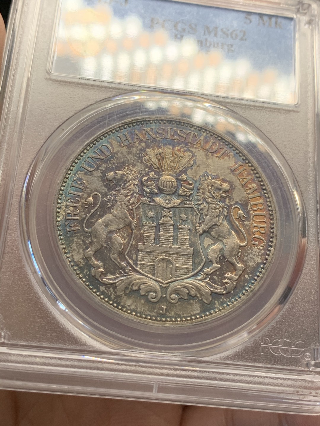 《竞宝斋》第80场-本周日，周一 2场连拍（全场不限金额包邮） PCGS MS62 德国汉堡自由市双狮 1913J 五马克大银币   双狮面带爆浆蓝绿彩 鹰面金色包浆 一币两种风格实属难得 极具观赏性