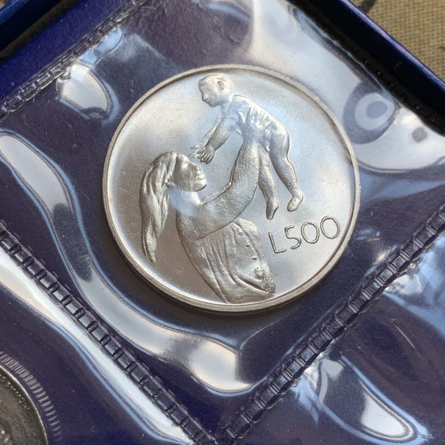 《竞宝斋》第80场-本周日，周一 2场连拍（全场不限金额包邮） 原盒证书 圣马力诺 1972年 八枚封装 带500里拉银币一枚