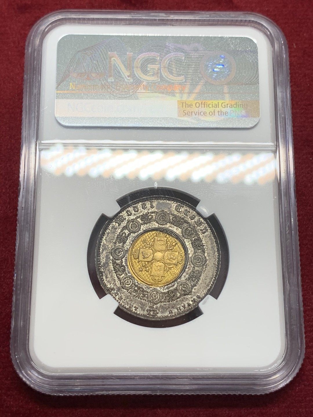 《竞宝斋》第80场-本周日，周一 2场连拍（全场不限金额包邮） NGC MS61 英国1848年双色克朗 厚重老包浆略低评！ 中间币胚转光 状态极佳