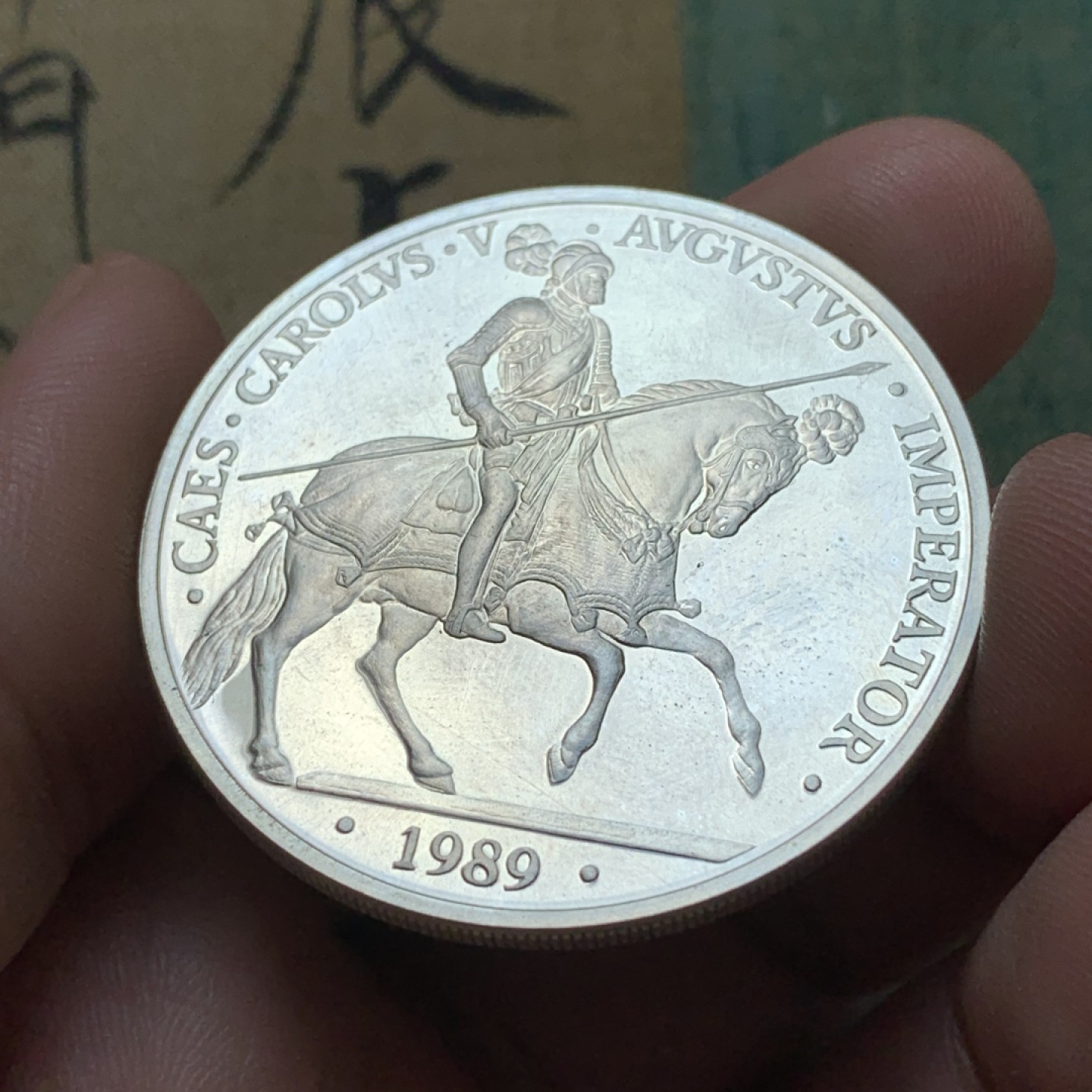 《竞宝斋》第80场-本周日，周一 2场连拍（全场不限金额包邮） 原盒证书 西班牙1989年 骑士5ECU大银币 33.6克 925银 