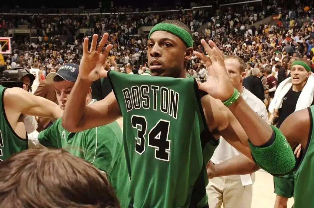 零元拍：高端版！“真理”保罗皮尔斯 签字球衣已做精美裱框 NBA凯尔特人队魂 Hardwood&Classics正品球衣 权威发行商Fanatics公司鉴定认证